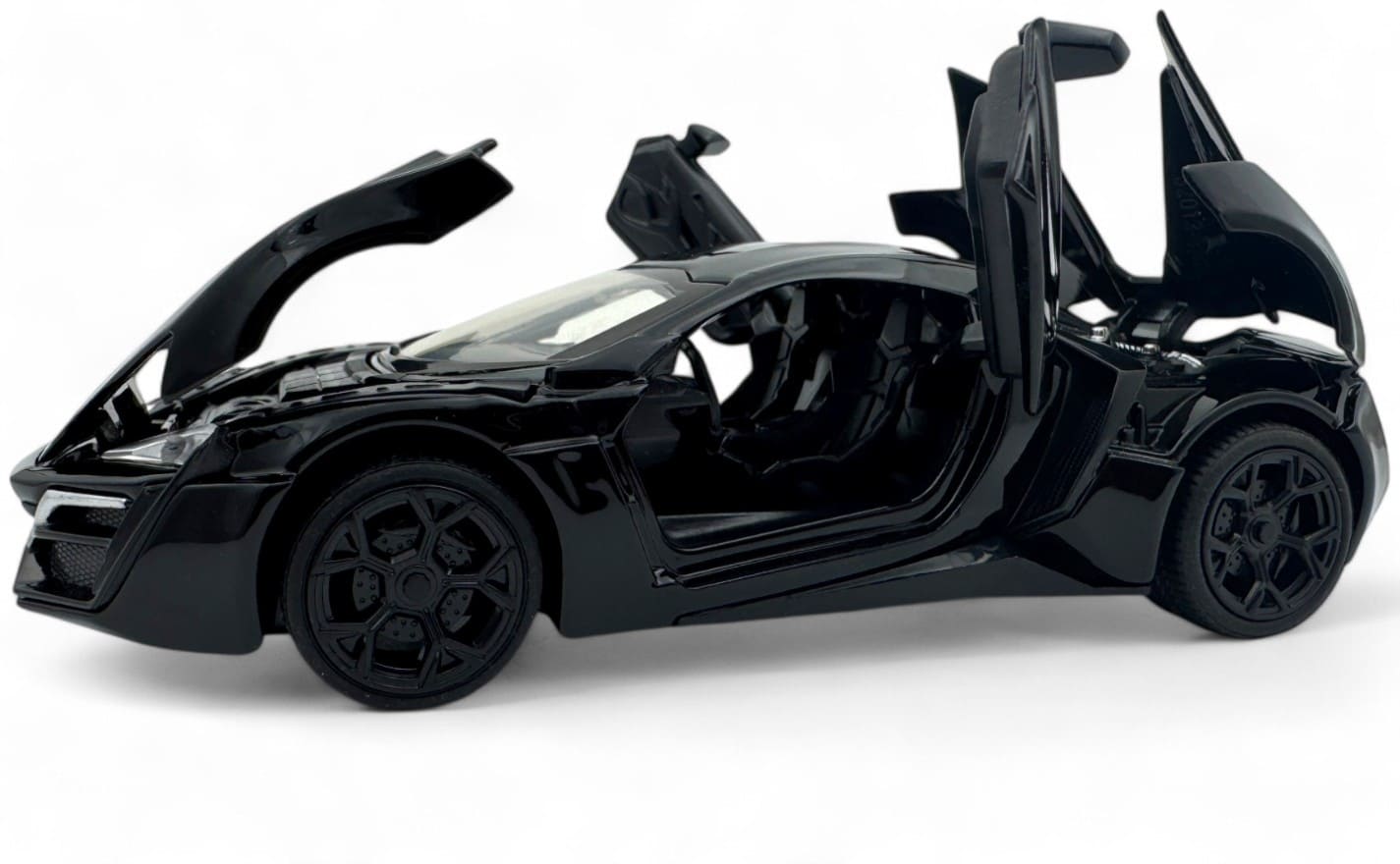 W Motors Lykan HyperSport 1:24 diecast scale model car collectible - Assorted Color